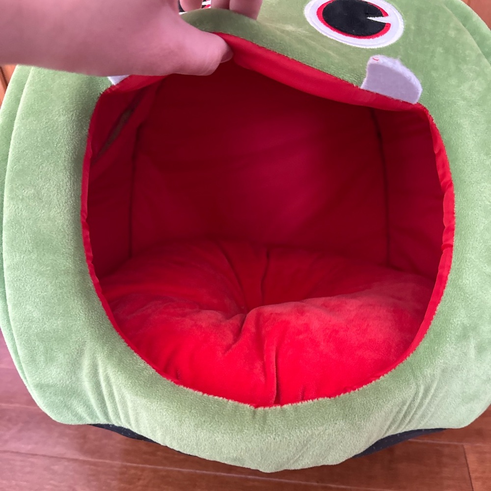 Alien Dog Bed - Picture 2 of 5